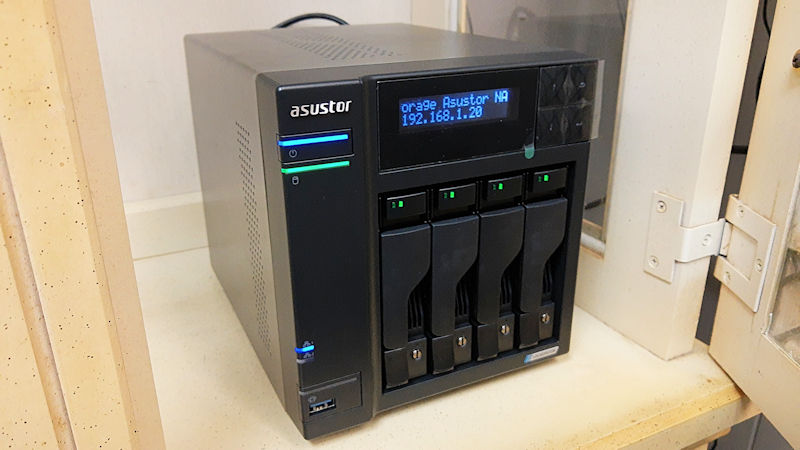 ASUSTOR AS6704T NAS A2Z Painting Sideview