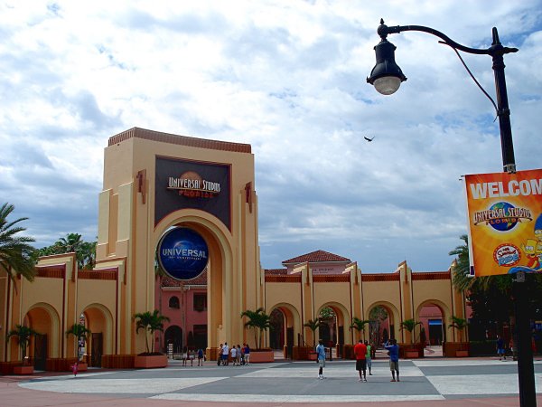 Space Mountain Universal Studios Page Photo of Entrance to Universal Studios