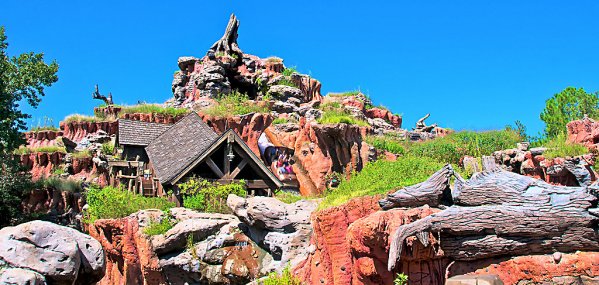 Splash Mountain History page photo featuring the front of the ride at Walt Disney World